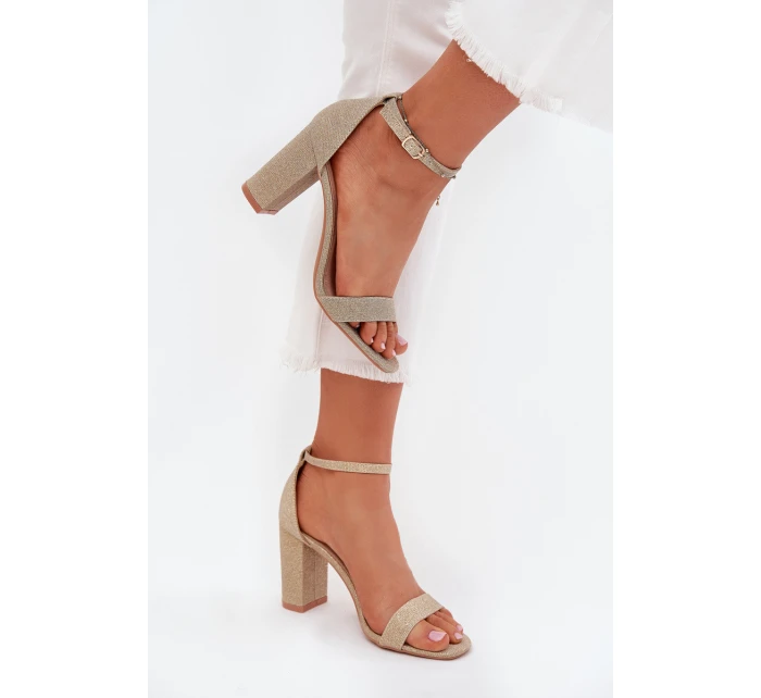 Lesklé Dámské Sandály Na Podpatku Zlaté model 21703987 - Boto Lesklé Dámské Sandály Na Podpatku Zlaté model 21703987 - Boto