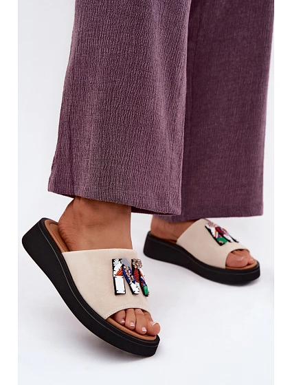 Kožené semišové dámské pantofle s ozdobou na platformě Vinceza 66942 béžové