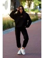 Izolovaná bavlněná souprava, mikina s vyšívacími + kalhotami černý Izolovaná bavlněná souprava, mikina s vyšívacími + kalhotami černý