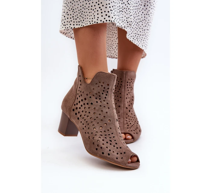 Dámské Botky Z Ekologického Semiše Na Podpatku S Otevřenými Prsty Hnědé Halania Dámské Botky Z Ekologického Semiše Na Podpatku S Otevřenými Prsty Hnědé Halania