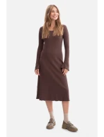 B308 Midi šaty z žebrového úpletu - hnědé