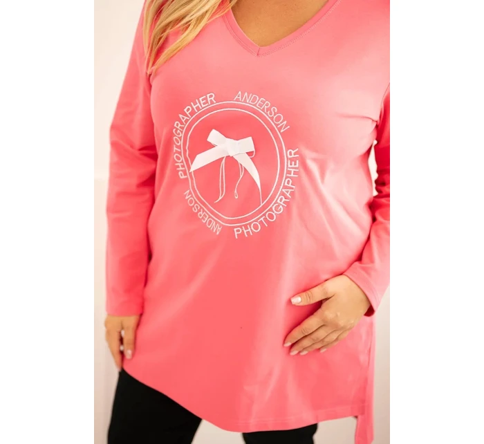 Dámská blůza s delším zadním dílem a potiskem růžová