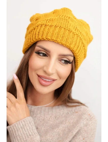 Dámská zimní čepice z vlny s ozdobným pletením K451 hořčicová