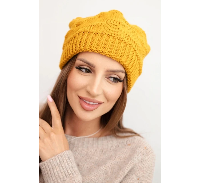 Dámská zimní čepice z vlny s ozdobným pletením K451 hořčicová