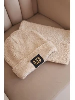 Dámská model 21495013 souprava čepice a nákrčník s ozdobnou nášivkou béžová - K-Fashion