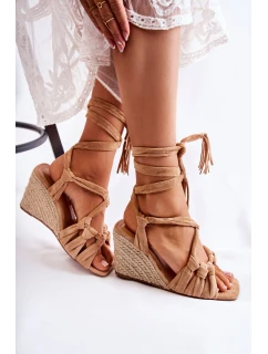 Semišové vázané sandály na klínu béžove model 21592101 - Boto