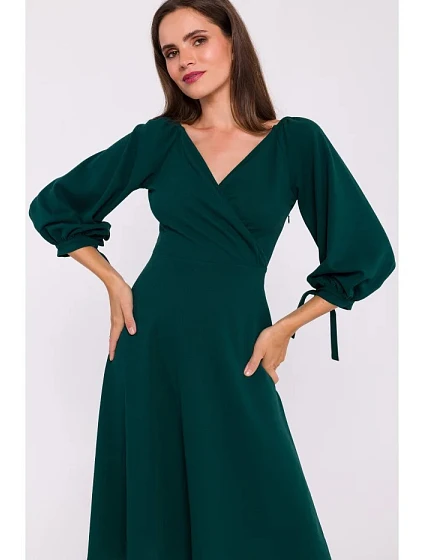 Šaty s rozšířenými rukávy model 21958994 zelené - STYLOVE Šaty s rozšířenými rukávy model 21958994 zelené - STYLOVE