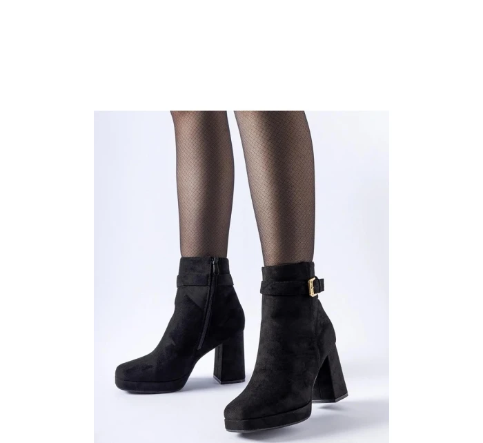 Boty na podpatku model 204724 Solea Boty na podpatku model 204724 Solea