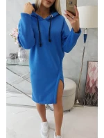 Šaty s kapucí a bočním rozparkem chrpově modré