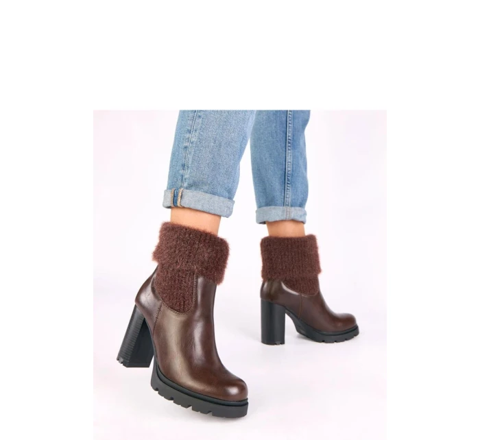 Boty na podpatku model 221641 Solea Boty na podpatku model 221641 Solea