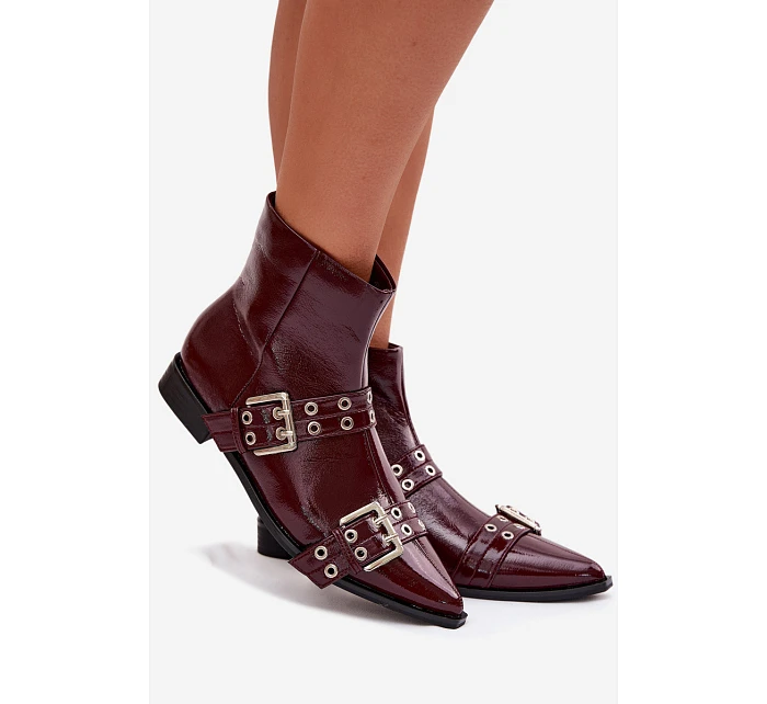 Lakované dámské kotníkové boty na plochém podpatku s pásky a přezkami Bordó model 22039899 - Boto