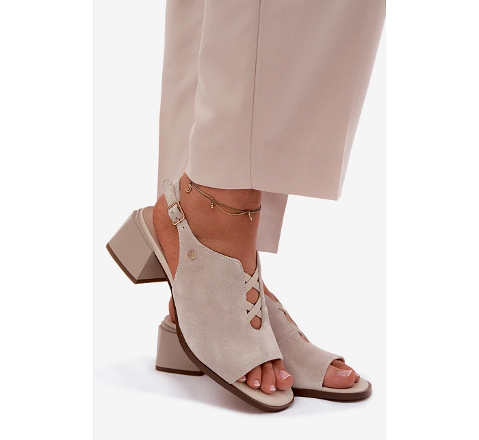 Sandály z přírodního semiše na podpatku model 22123065 světle béžové - Maciejka