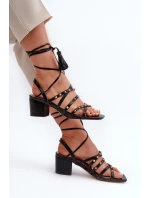 Šněrovací sandály na nízkém podpatku zdobené špendlíky černé Chrisele Šněrovací sandály na nízkém podpatku zdobené špendlíky černé Chrisele