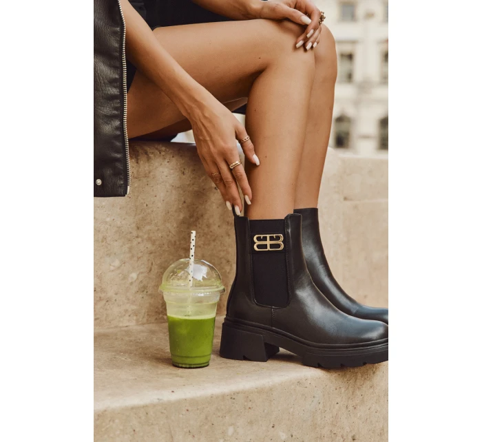 Dámské kotníkové boty se zlatým detailem zateplené černé model 21710118 - Boto