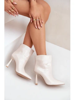 Lakované kotníkové boty na špičce nazouvací světle béžové Seliri