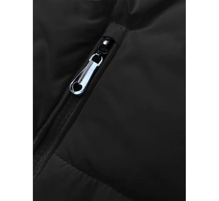 Krátká černá dámská péřová vesta se stojáčkem (16M9092-392) Krátká černá dámská péřová vesta se stojáčkem (16M9092-392)