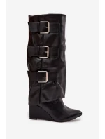 Dámské kozačky na platformě s lemem a přezkami Černé model 21747887 - Boto Dámské kozačky na platformě s lemem a přezkami Černé model 21747887 - Boto