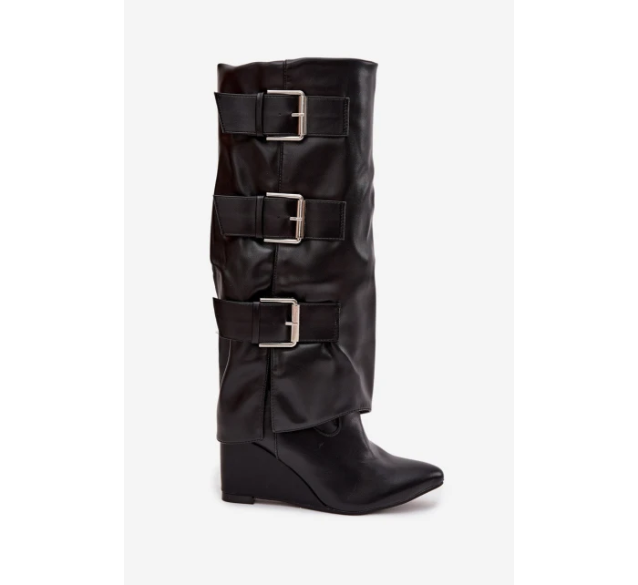 Dámské kozačky na platformě s lemem a přezkami Černé model 21747887 - Boto Dámské kozačky na platformě s lemem a přezkami Černé model 21747887 - Boto