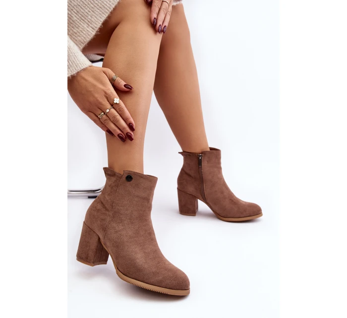 Zamšové dámské botky na podpatku hnědé Selela Zamšové dámské botky na podpatku hnědé Selela