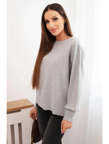 Dámský viskózový svetr s dlouhým rukávem a rozparkem po model 21410296 šedý - K-Fashion Dámský viskózový svetr s dlouhým rukávem a rozparkem po model 21410296 šedý - K-Fashion