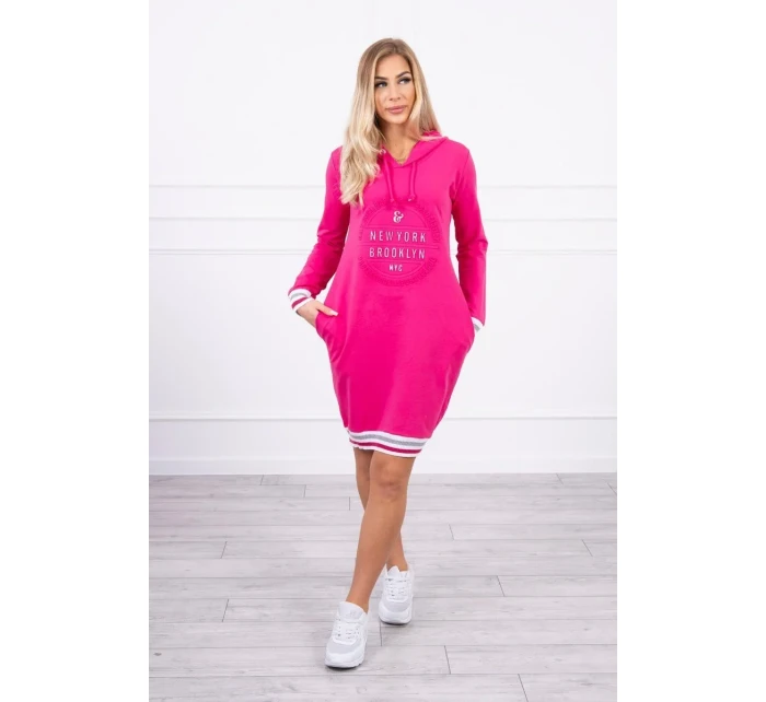 Brooklynské fuchsiové šaty