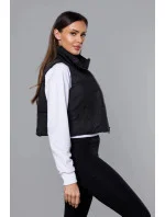 Krátká černá vesta se stojáčkem model 18266810 - J.STYLE Krátká černá vesta se stojáčkem model 18266810 - J.STYLE
