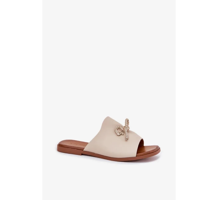 Dámské pantofle na nízkém podpatku s ozdobným vázáním – béžové Norela Dámské pantofle na nízkém podpatku s ozdobným vázáním – béžové Norela