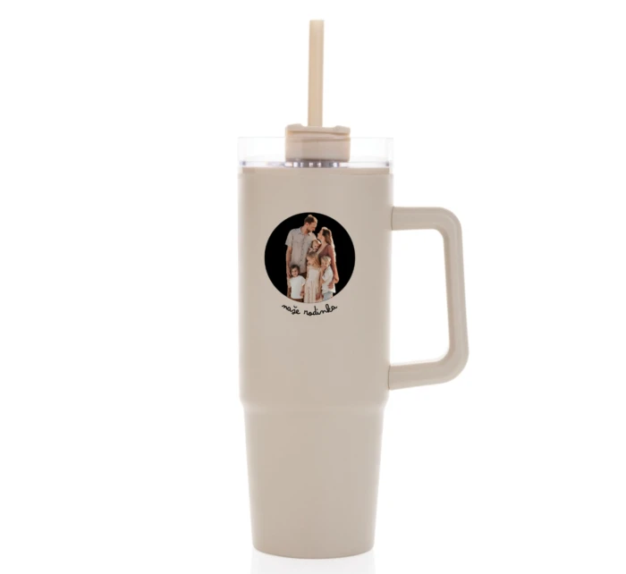 Personalizovaná termoska s průhledným víčkem s výřezem fotky na podkladu
