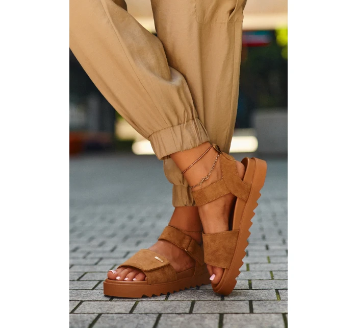 Dámské semišové sandály na platformě Big Star model 21655477 Hnědé - Big Star Shoes