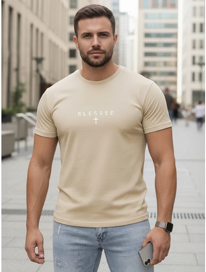 Pánské bavlněné tričko s potiskem BLESSED beige FashionStreet NX5124R Pánské bavlněné tričko s potiskem BLESSED beige FashionStreet NX5124R