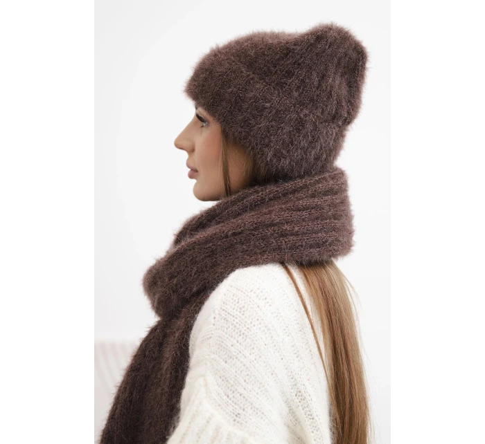 Dámský komplet čepice a dlouhý šátek z měkké příze hnědý Dámský komplet čepice a dlouhý šátek z měkké příze hnědý