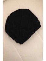 Dámská zimní čepice s ozdobným pletením a střihem černá model 21878055 - K-Fashion