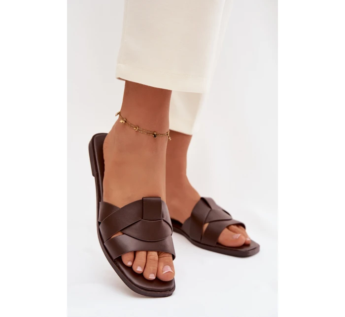 Dámské ploché pantofle s pásky Čokoládové model 21943353 - Boto