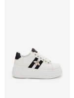 Dámské tenisky na platformě s bílým přívěskem Palvessa Dámské tenisky na platformě s bílým přívěskem Palvessa