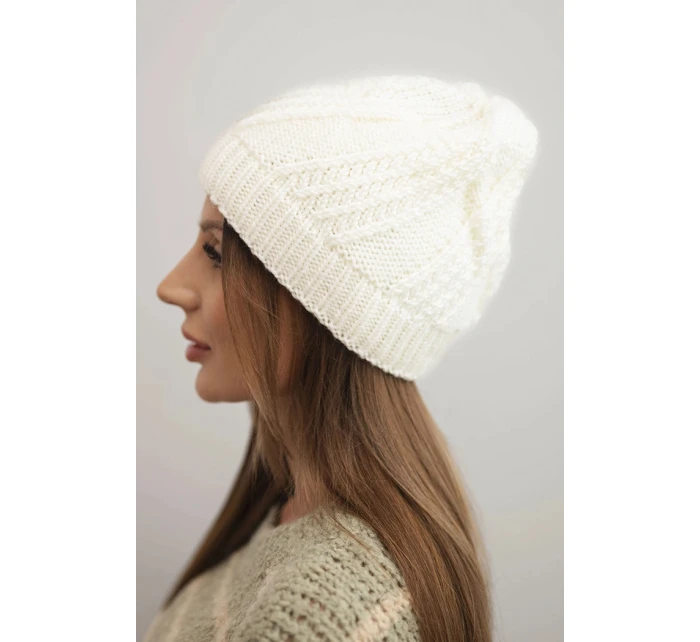 Dámská zimní čepice s vlnou ecru Dámská zimní čepice s vlnou ecru