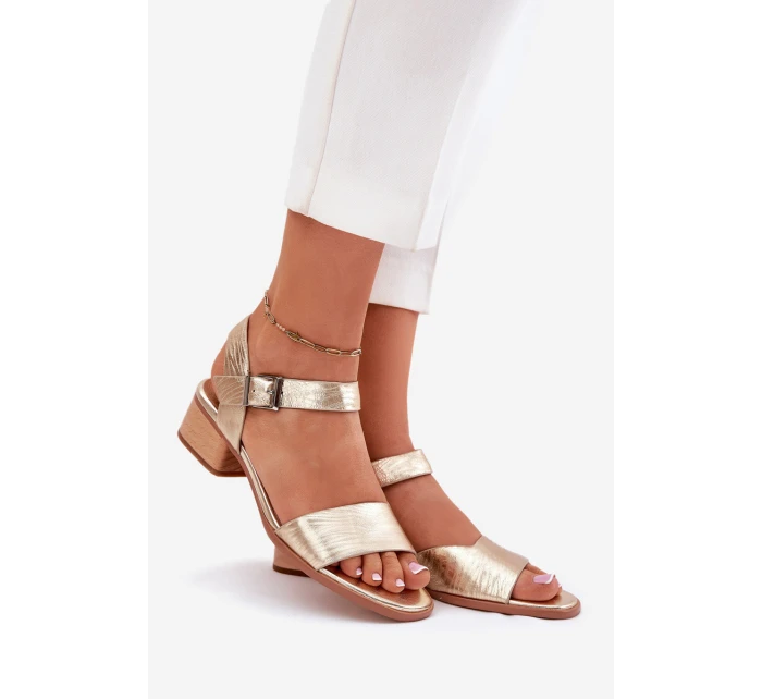 Kožené Dámské Sandály Na Podpatku model 21694741 Zlaté - Maciejka Kožené Dámské Sandály Na Podpatku model 21694741 Zlaté - Maciejka