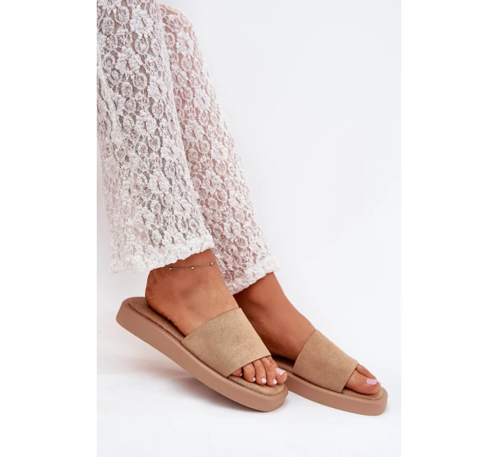 Dámské Pantofle Na Platformě Z Eko Semiše Tmavě Béžové model 21703777 - Boto Dámské Pantofle Na Platformě Z Eko Semiše Tmavě Béžové model 21703777 - Boto