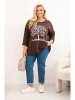 Dámská plus size bavlněná blůza s potiskem model 21321832 hnědá - K-Fashion Dámská plus size bavlněná blůza s potiskem model 21321832 hnědá - K-Fashion