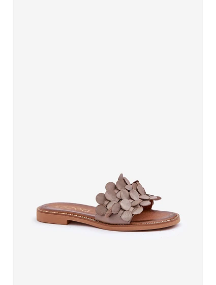 Dámské pantofle na plochém podpatku model 22014107 Taupe - Zazoo Dámské pantofle na plochém podpatku model 22014107 Taupe - Zazoo