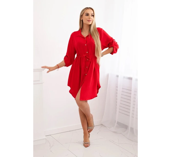 Šaty se zapínáním na knoflíky a zavazováním v pase červený
