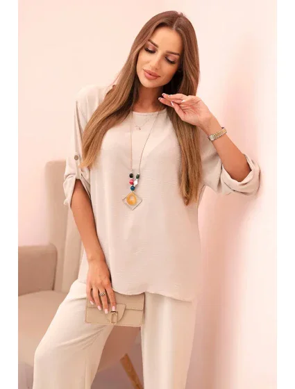 Dámský komplet s halenkou s náhrdelníkem a širokými nohavicemi béžový Dámský komplet s halenkou s náhrdelníkem a širokými nohavicemi béžový