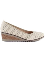 Dámské otevřené lodičky na platformě béžové barvy model 22015114 - VINCEZA Dámské otevřené lodičky na platformě béžové barvy model 22015114 - VINCEZA