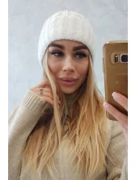 Ariana ecru čepice s lemem model 18751461 - K-Fashion Ariana ecru čepice s lemem model 18751461 - K-Fashion