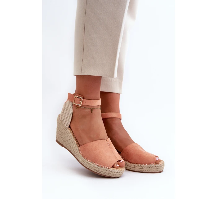 Pohodlné dámské sandály na klínu Světle růžová model 21585415 - EVENTO Pohodlné dámské sandály na klínu Světle růžová model 21585415 - EVENTO