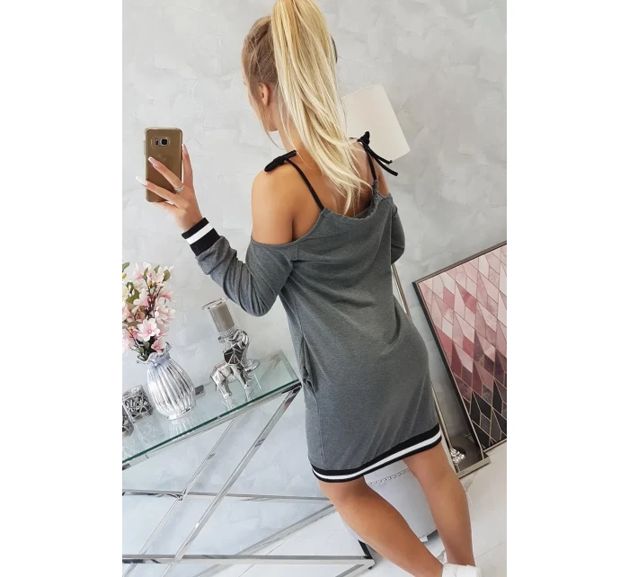 Šaty Tres Chic v grafitové barvě