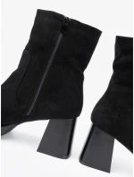 Komfortní dámské kotníčkové boty černé na širokém podpatku Komfortní dámské kotníčkové boty černé na širokém podpatku