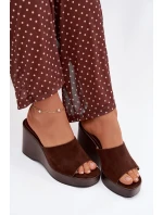 pantofle na platformě čokoládové model 21919265 - Boto