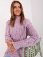 Světle fialové pletené šaty s copánky