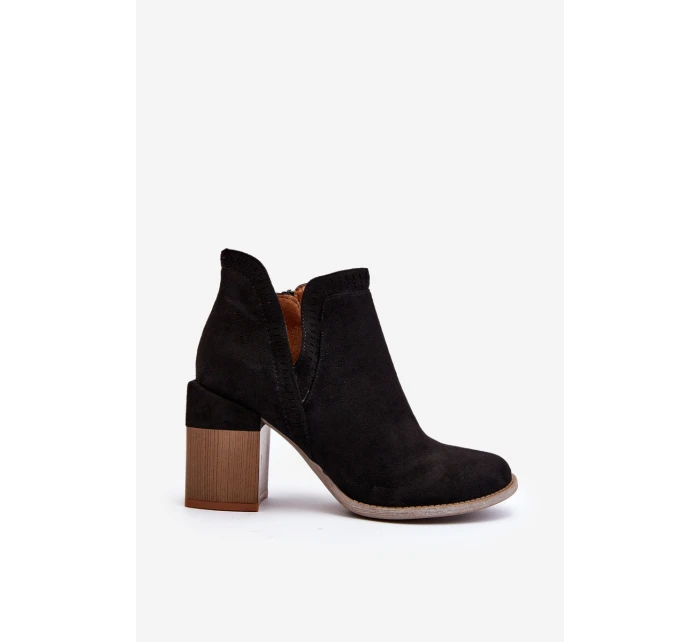 Boty na masivním podpatku s výstřihem černé model 21647731 - Boto Boty na masivním podpatku s výstřihem černé model 21647731 - Boto