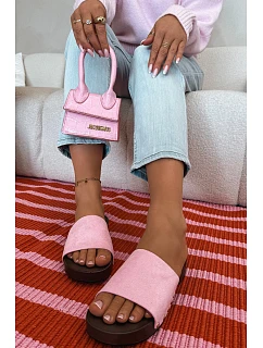 Ženské pantofle s zlatými sponami Růžové model 21937768 - Boto